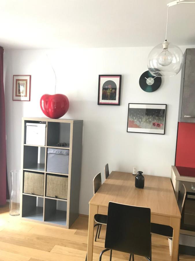 Red Flower Apartment With Pool - 5 Min To Lake Wien Eksteriør billede