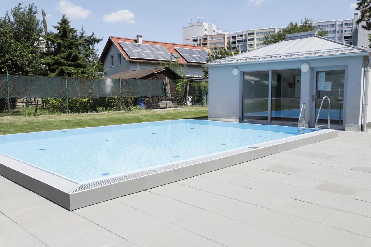 Red Flower Apartment With Pool - 5 Min To Lake Wien Eksteriør billede